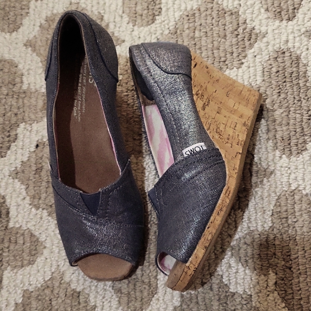 Toms women's shoe, 6W, Metalic grey